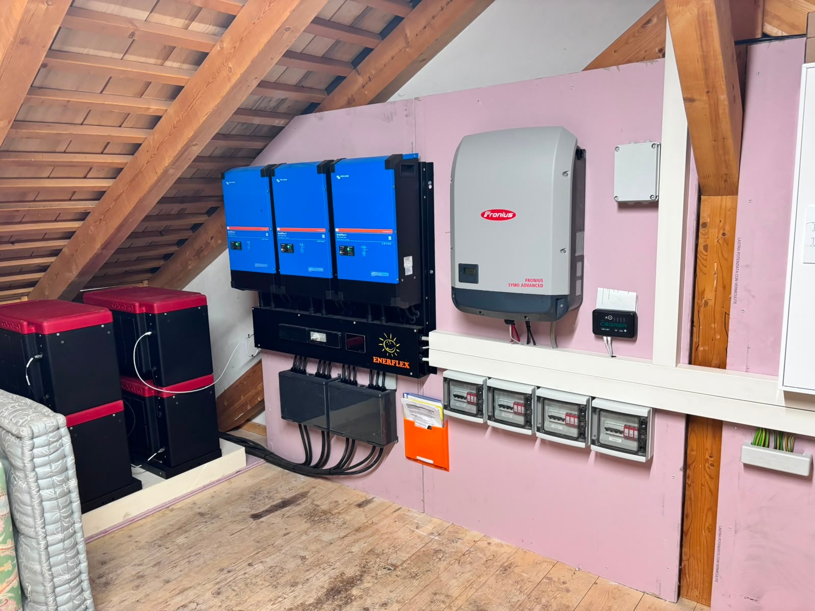 Energie- und Speichertechnik der Photovoltaikanlage Langalm